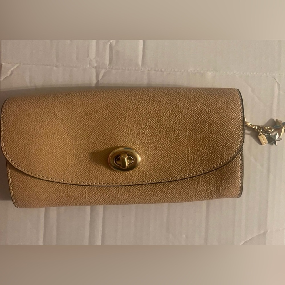 New never used coach wallet